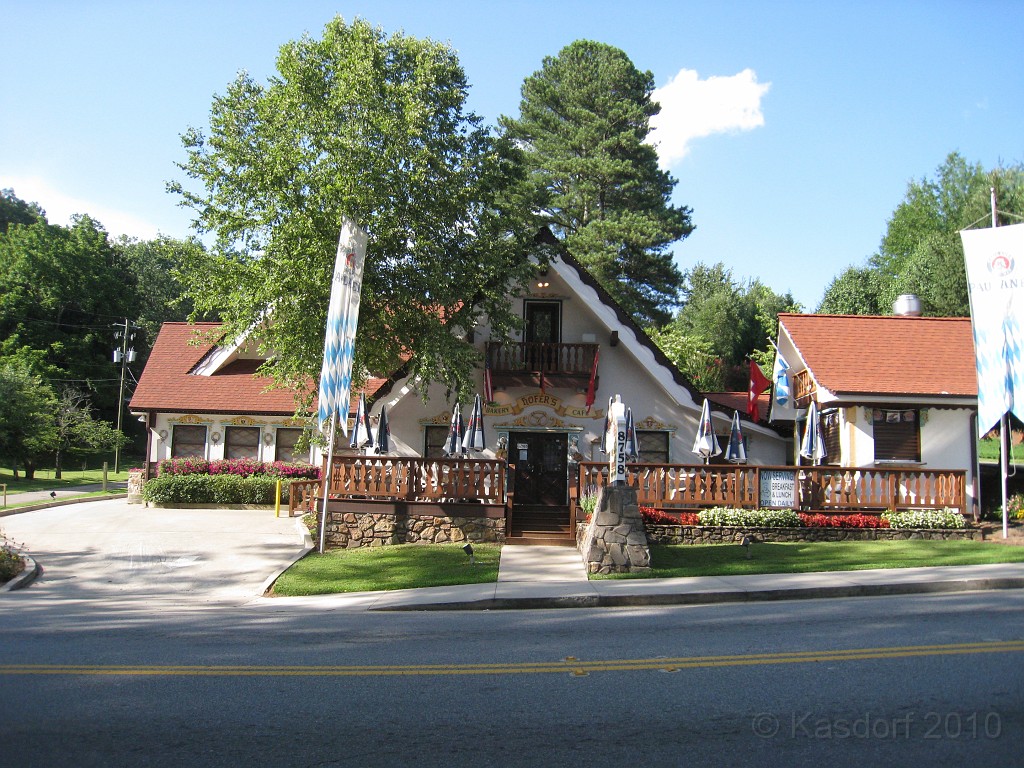 Helen to Unicoi 2010 0030.jpg - The bakery and cafe on main street... I have never been inside. Mostly since I never see it open.